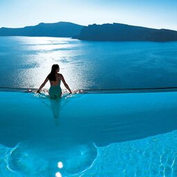 Griekenland-Cycladen-hotel-perivolas-pool