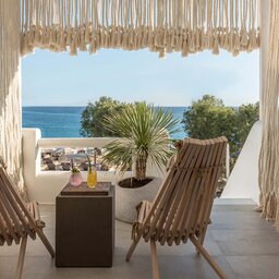 Griekenland-Cycladen-Virtù-Suites-Executive Sea View Suite with private Jacuzzi-terras