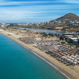 Griekenland-Cycladen-Virtù-Suites-luchtfoto-strand