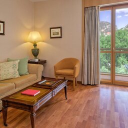 Griekenland-Meteora-Divani-Meteora-Hotel-junior-suite-living