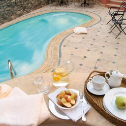 Griekenland-Nafplio-Hotel-Ippoliti-ontbijt-zwembad