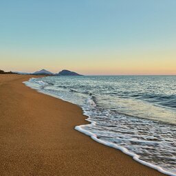 Griekenland-Peloponnesos-Costa-Navarino-Westin-strand