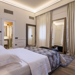 Griekenland-Peloponnesos-Nafplion-3Sixty-Hotel-&-Suites-deluxe-junior-suite-2