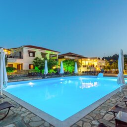 Griekenland-Sporaden-Skopelos-Holidays-Hotel-&-spa-pool