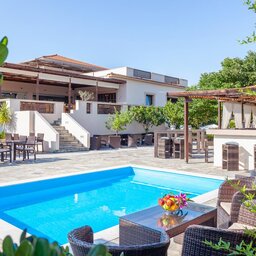 Griekenland-Sporaden-Skopelos-Holidays-Hotel-&-spa-pool2