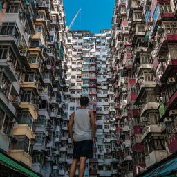 HongKong-oude-appartementen-met-toerist