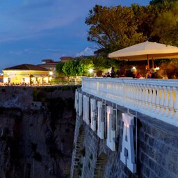 hotel-sorrento-a-picco-sul-mare