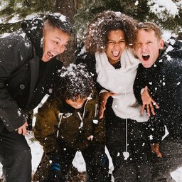 IJsland-family-picture-snow2