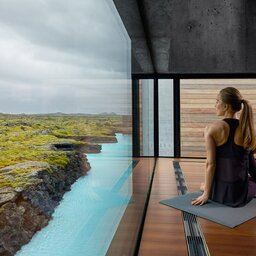 IJsland-Grindavík-The-Retreat-at-Blue-Lagoon-yoga