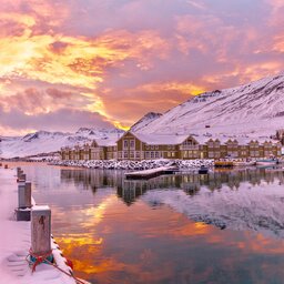 IJsland-Noorden-Siglo-hotel-bij-zonsondergang