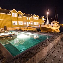 IJsland-Noorden-Siglo-hotel-hotelgebouw-avond-2