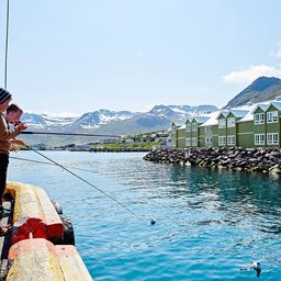 IJsland-Noorden-Siglo-hotel-hotelgebouw-vissers