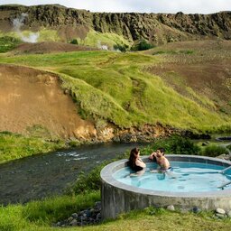 IJsland-Reykjadalur-Frost-and-Fire-Hotel-hottube