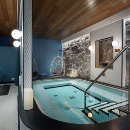IJsland-Reykjavik-Konsulat-Hotel-bathhouse-zwembad