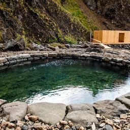 IJsland-Zuidkust-Excursie-Bezoek-aan-de-Giljaböð-Natural-Pools-6