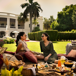 India-Varanasi-Hotel-Nadesar Palace-picknick-tuin