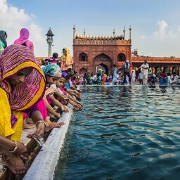 Indië - Delhi - women washing