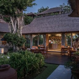 Indonesië-Jimbaran-Four-Seasons-Resort-restaurant-outside