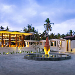 Indonesie-Lombok-The-Kayana-Resort-main-entrance