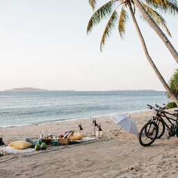 Indonesie-Lombok-The-Kayana-Resort-strand