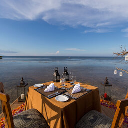 Indonesie-Menjangan-Plataran-Menjangan-Resort-dinner-setting2