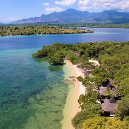 Indonesie-Menjangan-The-Menjangan-beach-overview