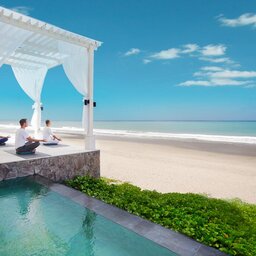 Indonesië-Seminyak-The-Seminyak-Beach-Resort-and-Spa-yoga