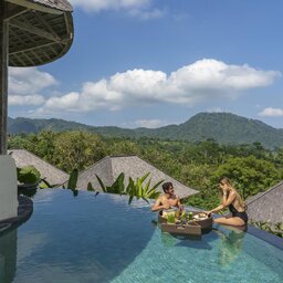 Indonesie-Sidemen-Wapa-di-Ume-Resort-zwembad-ontbijt