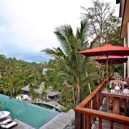 Indonesië-Ubud-Komaneka-Bisma-terras-uitzicht-zwembad-kamer