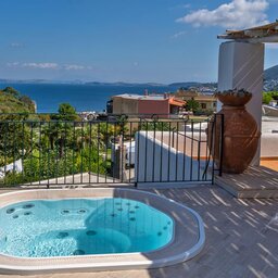 Ischia-Botania-Relais-&-Spa-jacuzzi-terras