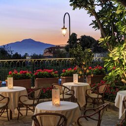 Italië-Amalfi-Sorrento-Grand-Hotel-de-la-ville-restaurant-avond