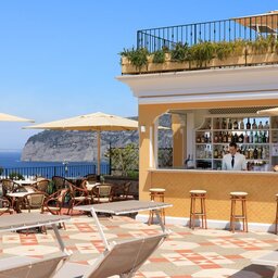 Italië-Amalfi-Sorrento-Grand-Hotel-de-la-ville-zwembad-bar
