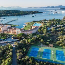 Italië-Sardinië-Noord-Hotel Cala Di Volpe-tennisbanen