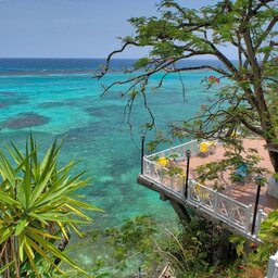 Jamaica-Ocho Rios-Hibiscus Lodge-uitzicht