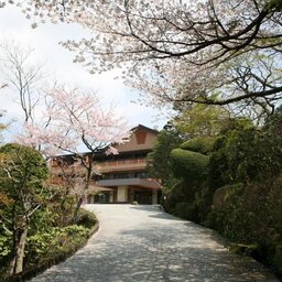 Japan-Hakone-Hotels-Senkyoro-Ryokan-gebouw