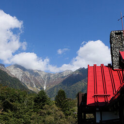 Japan-Kamikochi-Hotels-Imperial-Hotel-Kamikochi-gebouw-2