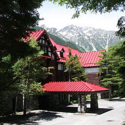 Japan-Kamikochi-Hotels-Imperial-Hotel-Kamikochi-gebouw