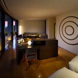 Japan-Naoshima-Island-Art-Hotels-Benesse-House-Oval-suite