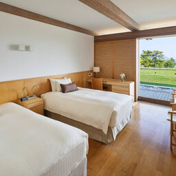 Japan-Naoshima-Island-Art-Hotels-Benesse-House-Park-twin