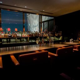 Japan-Tokyo-Hotels-The-Gate-Hotel-Kaminarimon-bar