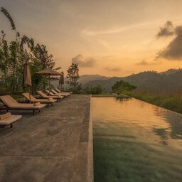 Kandy-Santani-Resort-and-Spa-infinity-pool