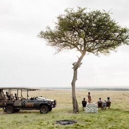 Kenia-Masai Mara-Emboo River Camp-apero in de bush-min