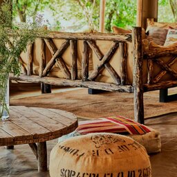 Kenia-Masai Mara-Emboo River Camp-lounge details-min