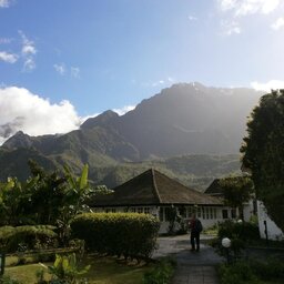 La-Reunion-Cilaos-Le-Vieux-Cep-tuin-buitenaanzicht-2