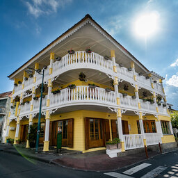 La-Reunion-Hotel-Tsilaosa-buitenaanzicht