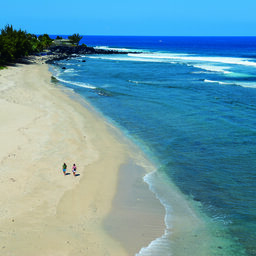 La-Reunion-westkust-lagoon-strand-boucan-canot-CREDIT-IRT-serge-gelabert