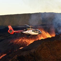 La-Reunion-zuidkust-piton-de-la-fournaise-uitbarsting-helikopter-CREDIT-IRT-serge-gelabert