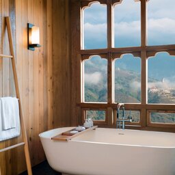 Lodge_Suite_bathtub_at_Thimphu_[8093-LARGE]