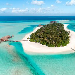 Malediven-Anantara-Dhigu-luchtfoto-eiland