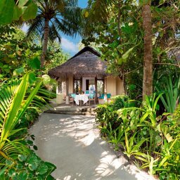 Malediven-Anantara-Dhigu-sunrise-beach-villa
